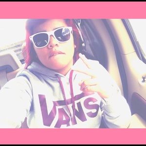 Meet your Posher, Kira